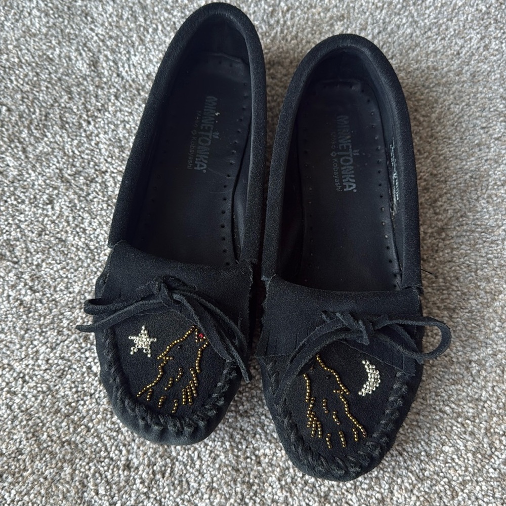 MINNETONKA MOCCASINS WOLF STAR MOON BLACK SUEDE US 6.5